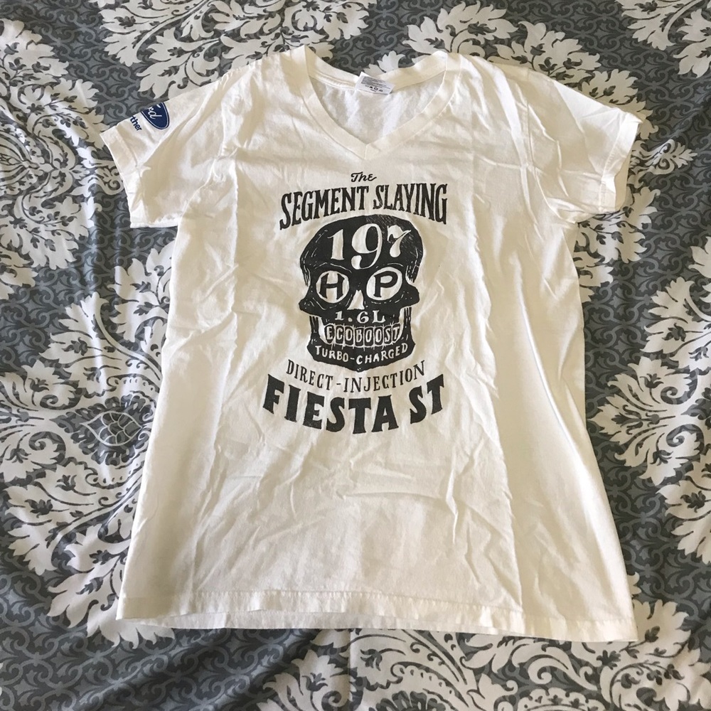 NWOT Ford Fiesta ladies skull v-neck tee shirt 💀